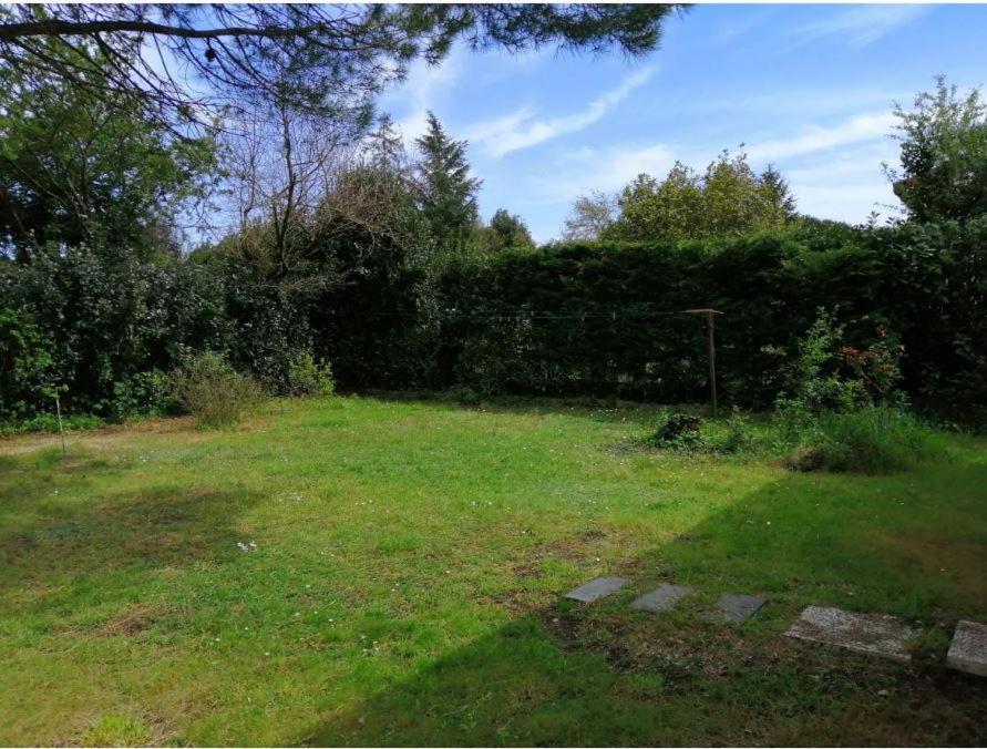 Emplacement De Toile De Tente Dans Jardin Cugand ภายนอก รูปภาพ